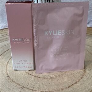 Kylie Skin Lip Oil with Sample of Gel Cream
